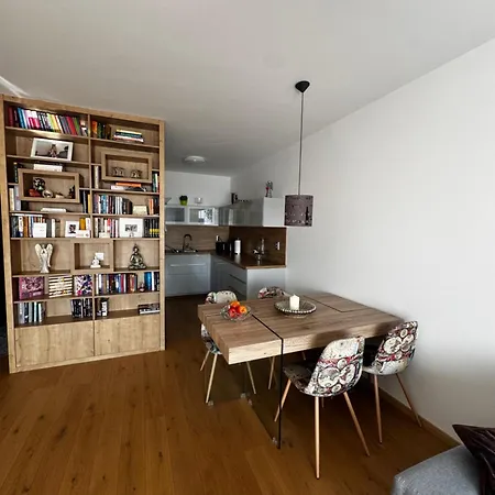 With Balcony And Parking, Danube & View * ブラチスラヴァ
