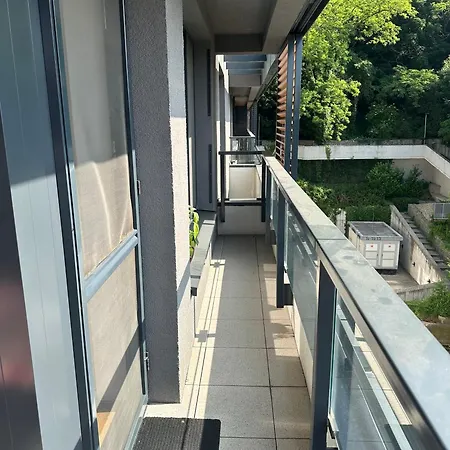 With Balcony And Parking, Danube & View * ブラチスラヴァ